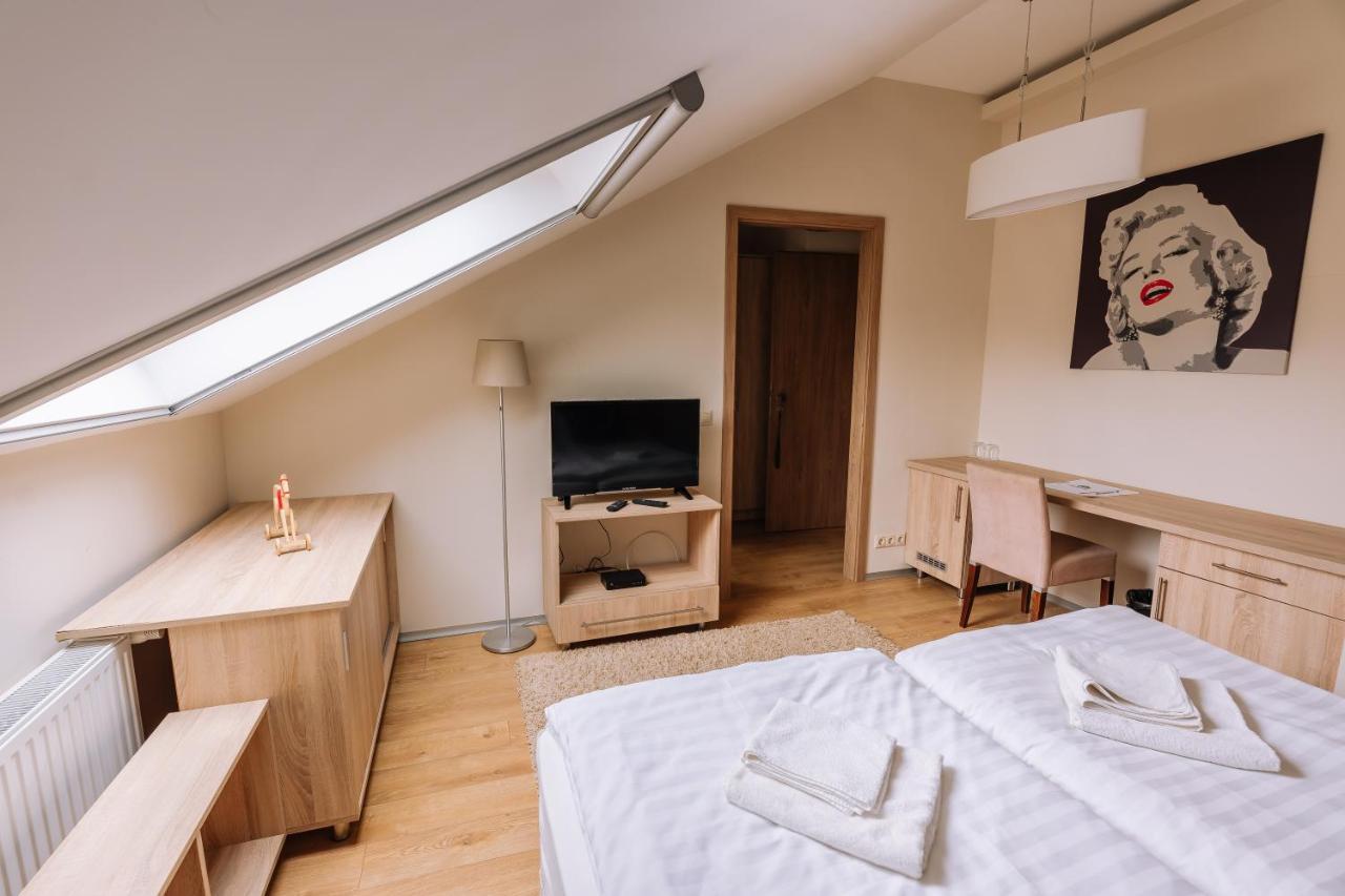 Vadvirag Panzio Hotell Ágfalva Eksteriør bilde