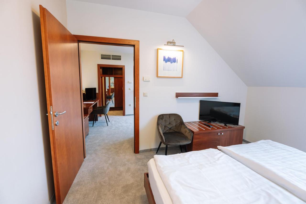 Vadvirag Panzio Hotell Ágfalva Eksteriør bilde